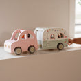 Load image into Gallery viewer, Speelgoed auto met caravan FSC